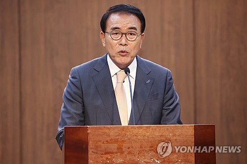 [신년사] 조용병 "내년 불확실성 최고조…은행, 경제 방파게 역할해야"_윤슬기