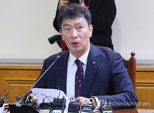 이복현 "은행, 손쉽게 단기성과 올리는데 치중해 내부통제 약화"_윤슬기