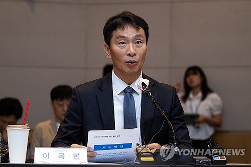 이복현 "두산 지배구조 개편, 생산적 방식으로 처리할 것"_박경은