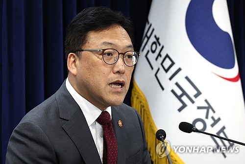마이데이터 사업자 대면영업 허용…14세 이하 청소년도 가입_정원