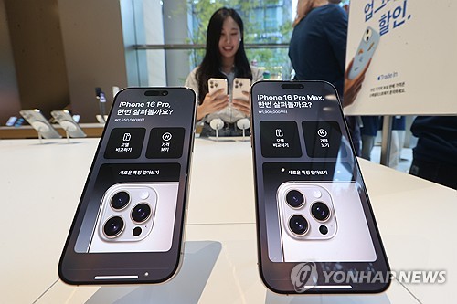 애플, 트럼프 '美서 생산 안하면 25% 관세' 위협에 2.3% 하락_최진우
