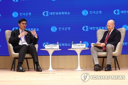 이창용 "제조 생산기지 해외 이전…서비스업 개발해야"_김정현