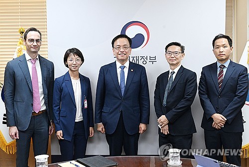 최상목 만난 S&P "韓, 강력한 수출경쟁력으로 성장세 지속"_박준형
