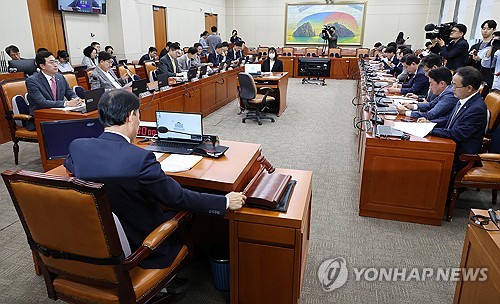 10일 정무위 국감…'가계부채 혼선·은행 내부통제 부실' 쟁점_한종화