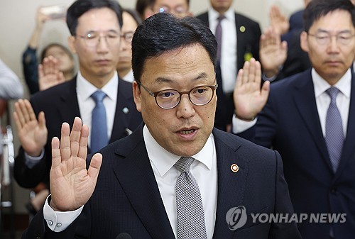 與, 금투세 사모펀드 '감세 논란' 지적…김병환 "국회 빠른 결정 필요"_박경은