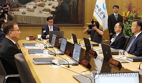 국내외서 본 韓 다음 인하는…연내 동결 '컨센서스'_윤은별