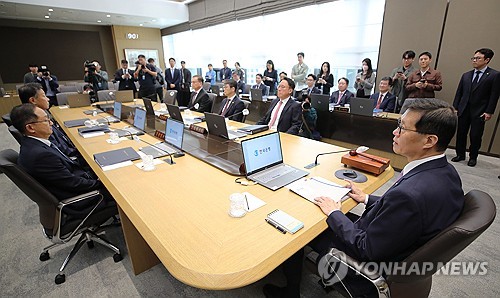금통위원 "금융여건 완화시 주택가격·가계부채 상승 압력 높아질 가능성"_오진우