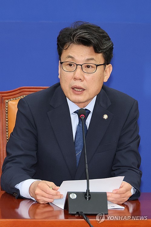 민주 "성장쇼크에 재정감축 쇼크 가세…잘해야 2% 성장"_한종화