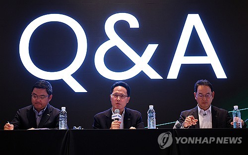 사업구조 재편 설명에 나선 두산 3사 경영진
