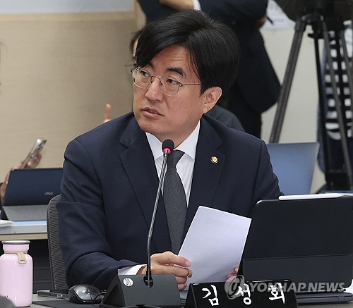 與김성회, 국민연금 운영비 전액 국고지원 법안 발의_황남경