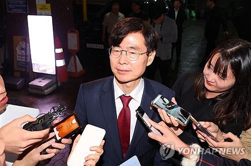與, 정년 65세로 단계적 연장 추진…국민연금 수령과 연동_한종화