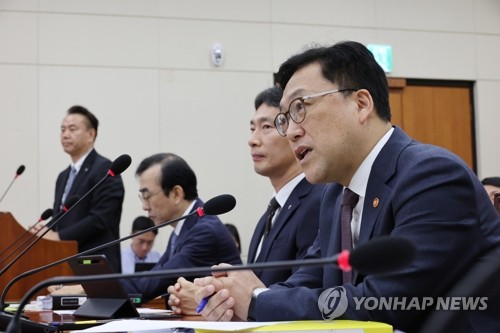 상호금융권 충당금 확대 우려에…김병환 "시뮬레이션 결과로 판단"_정원