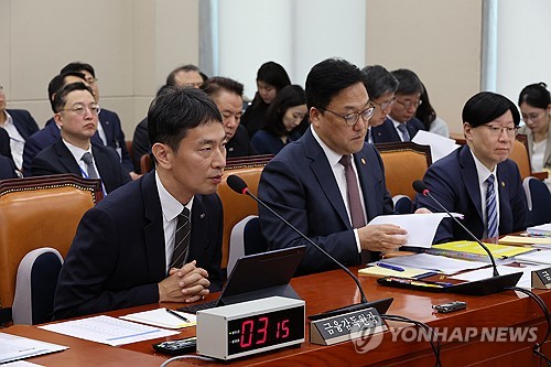 이복현 "부실 저축銀 적기시정조치 원칙대로 처리할 것"_이현정