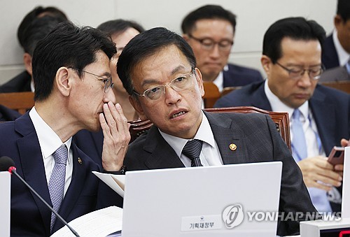 최상목 "합병비율 관련해 관계부처 논의 중…제도 개선 필요"_최욱