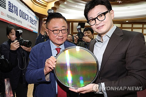 與, '보조금 지원·근로시간 유연화' 반도체특별법 발의_한종화