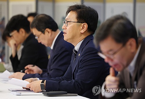 기재차관 "물가 하향 안정세 공고…외부 충격 없다면 2% 이내 지속"_박준형