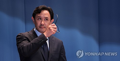'최윤범 우군' 베인캐피탈, 고려아연 주식 2% 메리츠에 넘겨_김학성