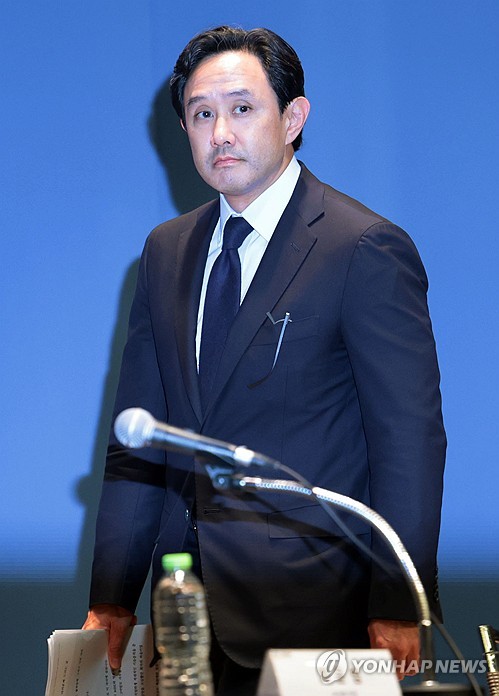 "고려아연 유증 발표로 피해"…일반 주주들, 최윤범 회장 배임 혐의 고소_정필중