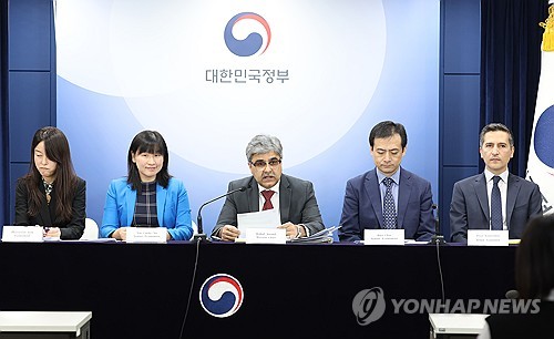 IMF "韓, 정치 불확실성·美정책 변화에 하방 리스크 우세"_박준형