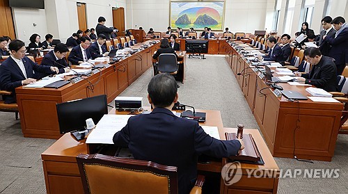 대부업 자본요건 '1억원 이상' 상향 법안 정무위 통과_한종화