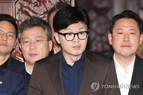 증시 시선은 벌써 계엄 이후로…정치테마주 상한가 속출_박경은