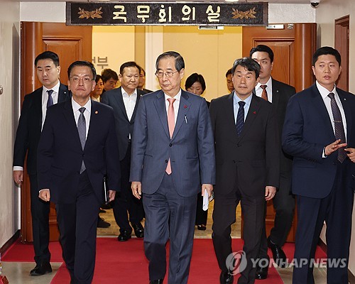 與지도부, 총리·대통령실과 긴급 간담회…국무위원 전원 사의표명(종합)_한종화