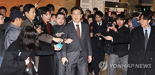 권성동 "탄핵안 표결 참여하자…당론 아닌 개인의견"_한종화
