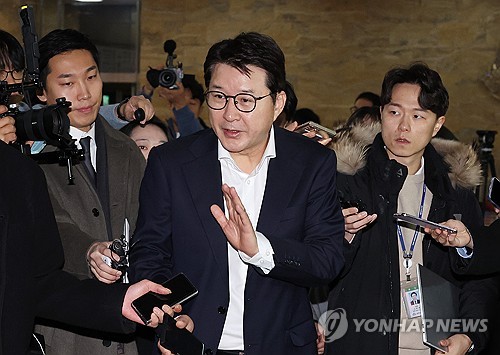 與 "추경 공식 논의할 상황 아냐…예산 조기 집행 먼저"_한종화