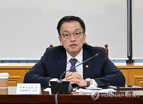 최상목, 암로 소장 만나 "수습 절차 측면에서 불확실성 해소"_박준형