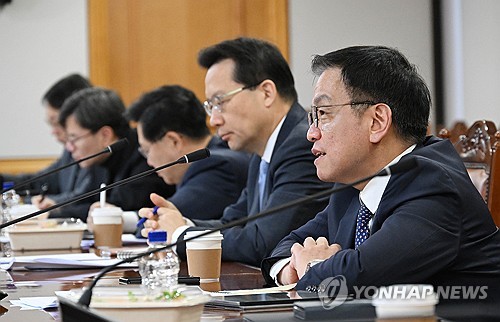 경제수장 참석 F4회의 주 2회로…실무진 비상점검회의는 매일_박준형