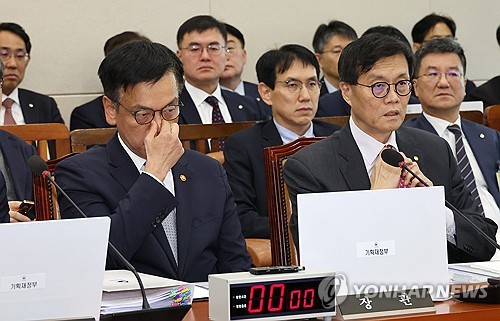이창용 "금리 인하, 한달정도 경제 지표 움직임 보고 판단"(상보)_오진우