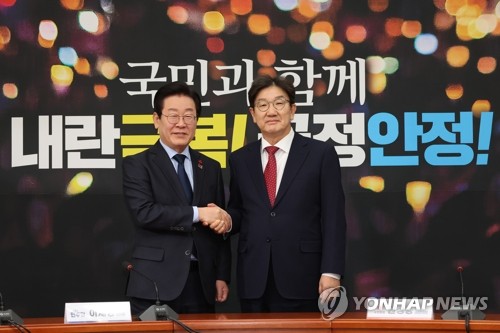 권성동 만난 이재명 "민생안정 위한 조속한 추경 하자"(종합)_한종화