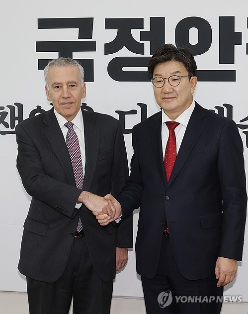 여야 대표 만난 주한 美대사 "국회 헌법적 절차 수호에 고무적"_한종화