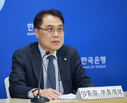 한은 부총재보 "낮은 성장세 걱정 커…부채관리 정부와 정책공조"(종합)_오진우