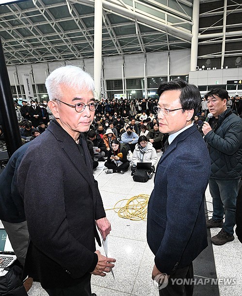 제주항공 참사에 AK홀딩스 재무부담 가중 '우려'_김용갑