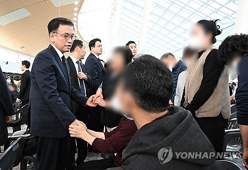 崔대행 "제주항공 참사 유가족에 긴급 돌봄 서비스…추가 지원도 검토"_박준형
