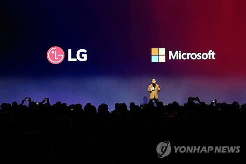 마이크로소프트와의 협업에 대해 설명하는 조주완 LG전자 CEO