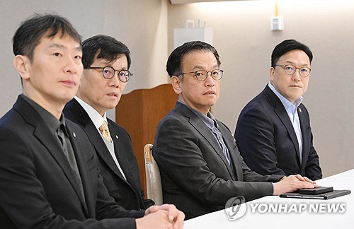 이복현 "비상계엄, 잘못됐다…계엄조치 쪽지 실행 논의 없었다"_윤슬기