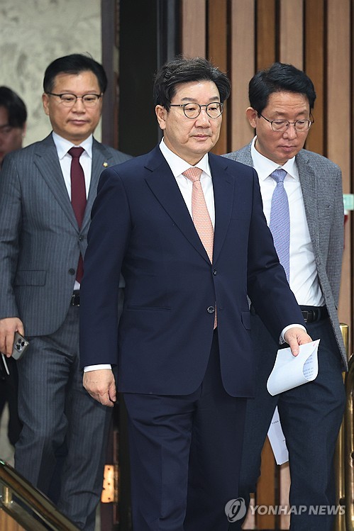 권성동 "예산 조기집행 뒤 경제 점검하고 추경 논의할 것"_한종화