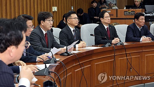與 "기준금리 동결했다고 은행권 대출금리 올리는 일 없어야"_한종화