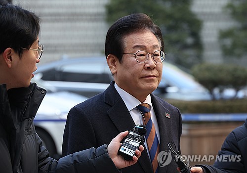 與, 이재명·은행장 만남에 "전례 찾기 어려운 선 넘는 대권 놀이"_한종화