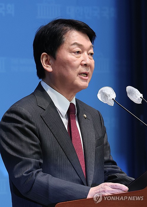 기자회견하는 국민의힘 안철수 의원