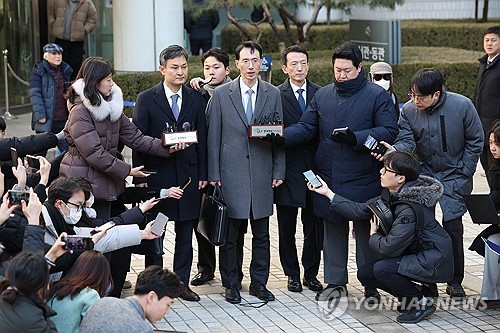 입장 밝히는 이재용 회장 측 변호인단