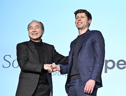 손정의 소프트뱅크그룹 회장(왼쪽)과 샘 올트먼 오픈AI 최고경영자(CEO)