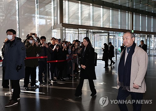 삼성 서초사옥 도착한 손정의 회장