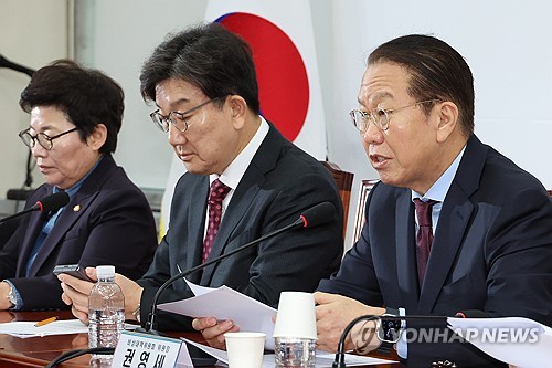 與, '이재명 우클릭 오락가락' 비판…"대국민 사기극"_한종화