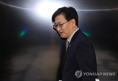 기재차관 "4월까지 배추·무 1.7만t 공급…유가 연동보조금 연장"_박준형