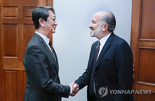 美상무 "멕시코ㆍ캐나다 4일부터 관세"…세율은 조정 가능성 열어둬_최진우