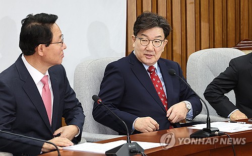 與 "추경, 국채 발행할 수밖에…혈세 낭비되지 않도록 할 것"_한종화