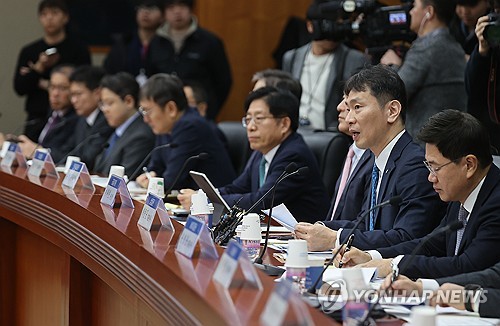 이복현의 '채권시장 정상화 시즌2'…랩·신탁 이어 '캡티브' 정조준_박경은